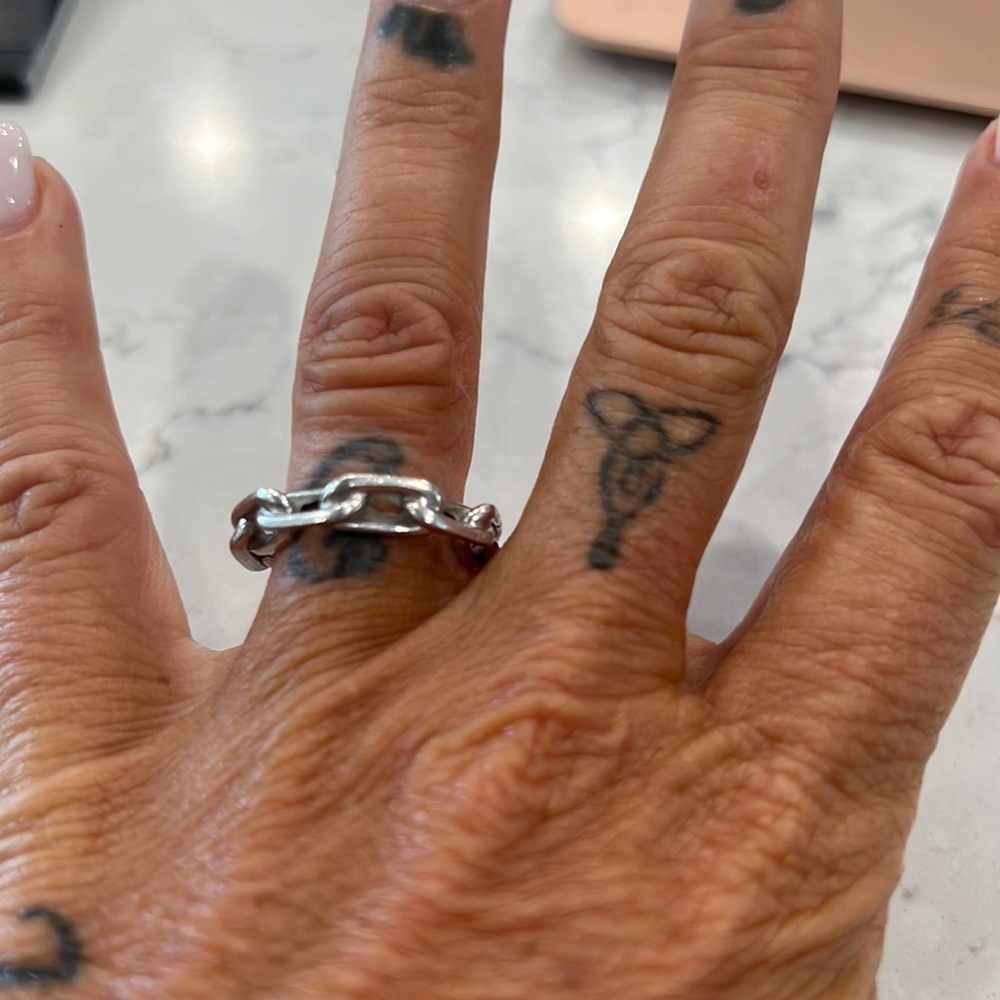Walters Faith Saxon Large Chain Link Ring